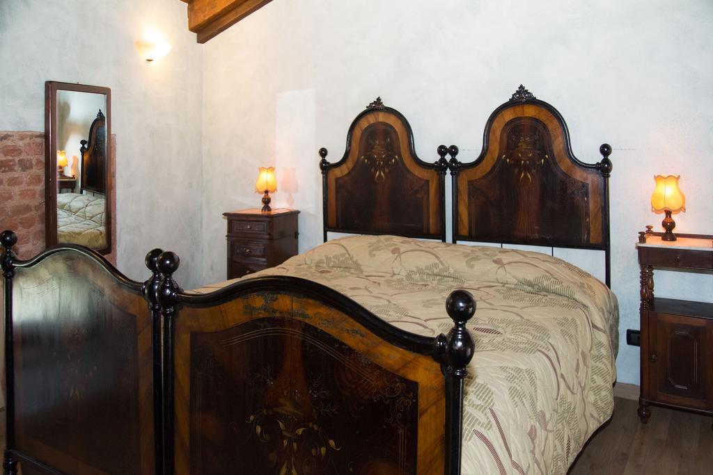 Casa Del Grande Vecchio Bed & Breakfast Airasca Ruang foto