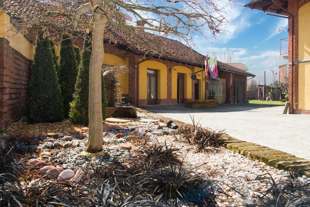 Casa Del Grande Vecchio Bed & Breakfast Airasca Bagian luar foto